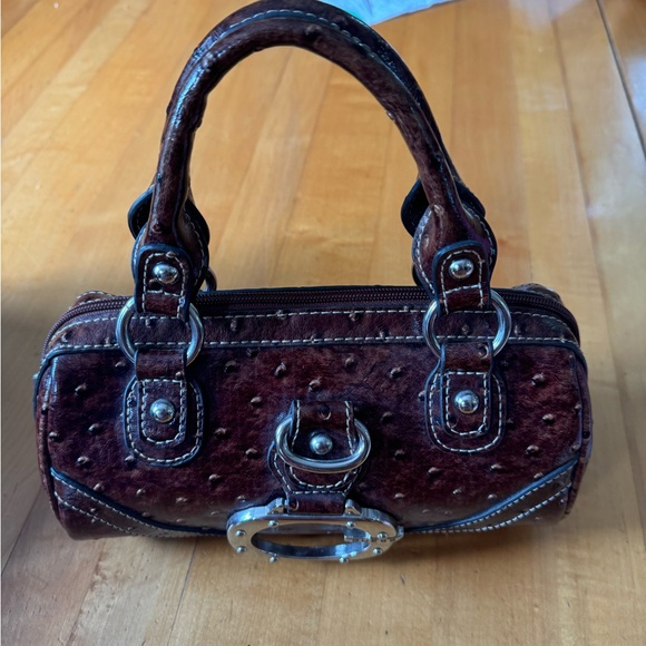Guess Handbags - Small brown guess purse 👜